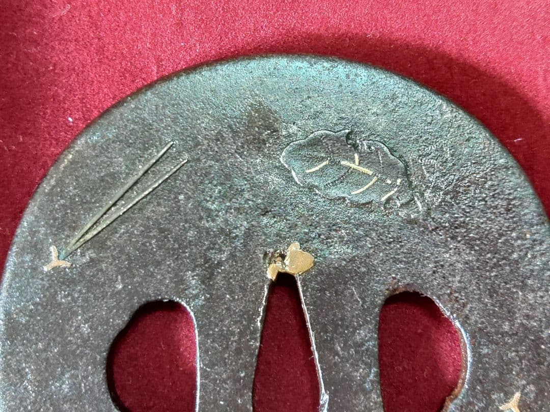 日本刀の鍔　松葉・柏・雁・景石図　大鍔、刀装具、鐔、つば、かわいい、責金入、象嵌