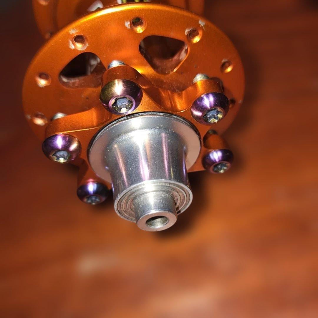 INDUSTRY nine torch ハブ135 6P 120T 爆音ハブ