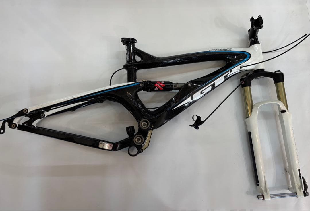 ☆GT Force Carbon sport MTBフレーム