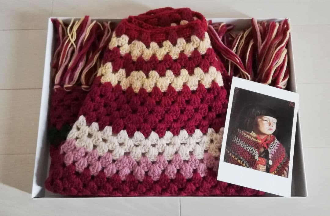 岸田劉生　毛糸肩掛せる麗子肖像　肩掛け　ケープ　ポンチョ麗子像　美術品　絵画