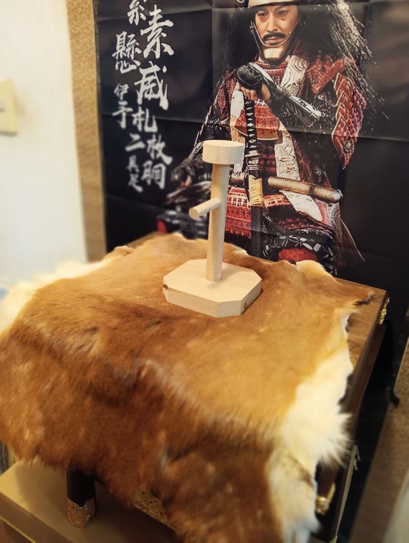 大型サイズ端午の節句伝統的な日本の武士の高級兜飾り装大桐櫃２５号サイズ置物