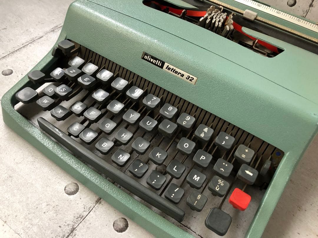 Olivetti タイプライター　lettera 32 ジャンク品(L129)
