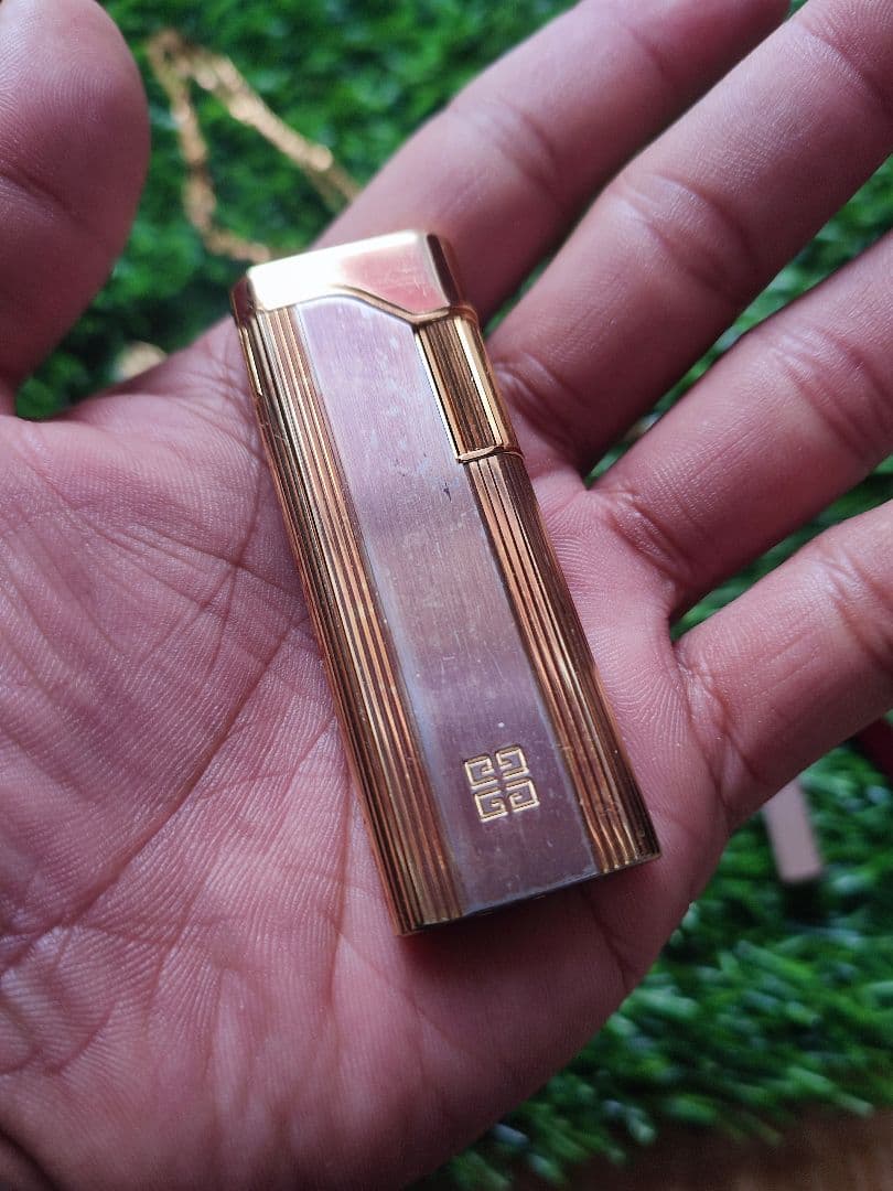 このアクセサリーには複数のバリエーションがあります。