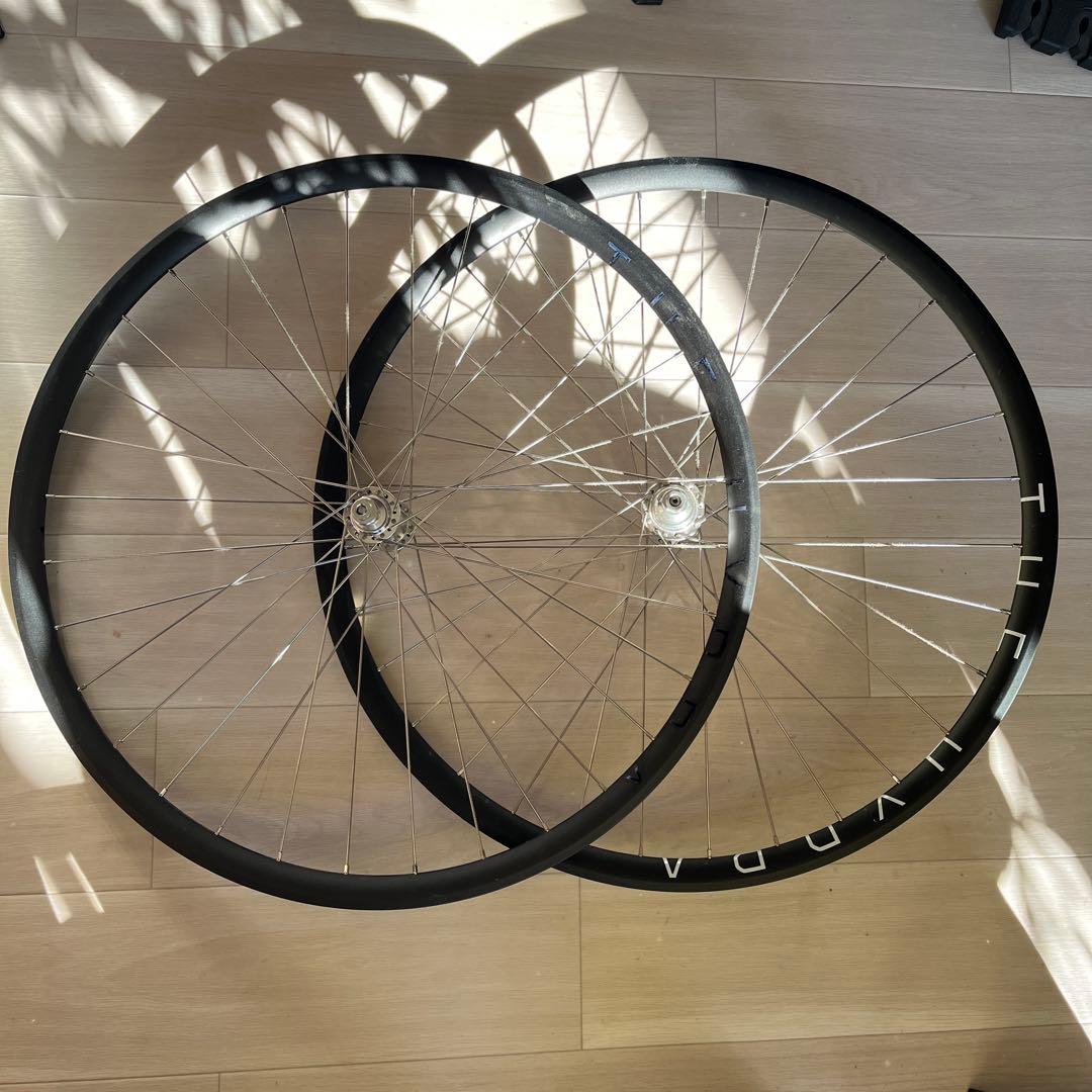 H plus son the hydra grancompeハブ　完組ホイール