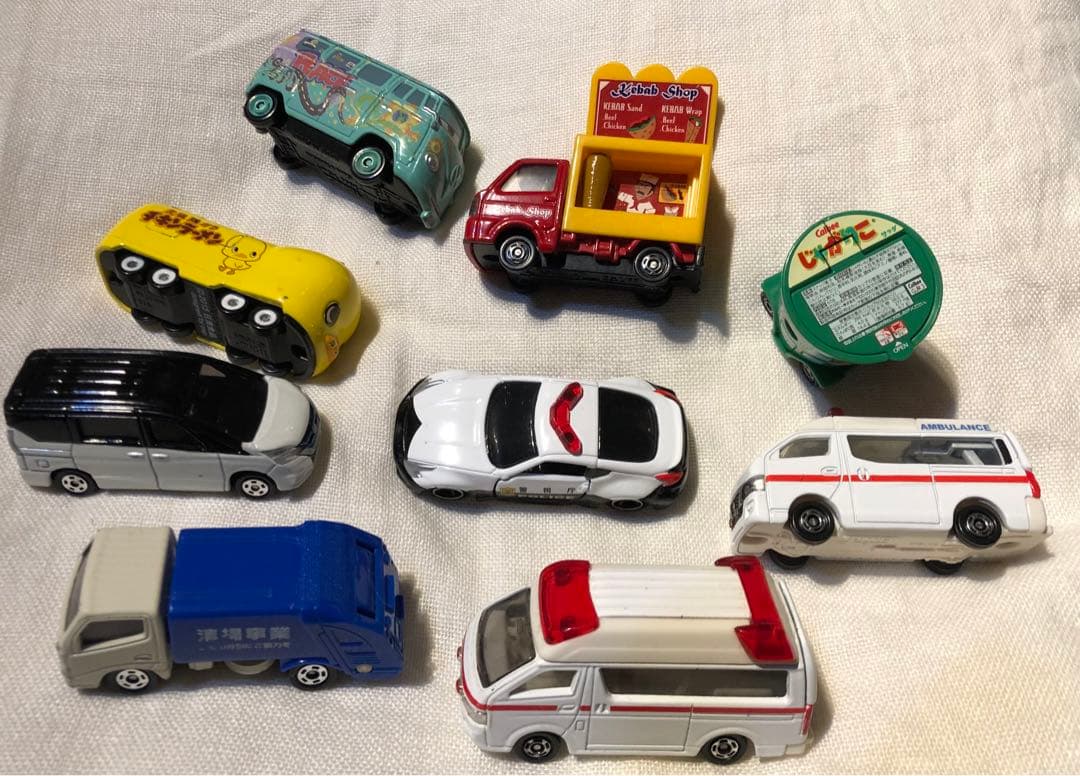 トミカたくさん