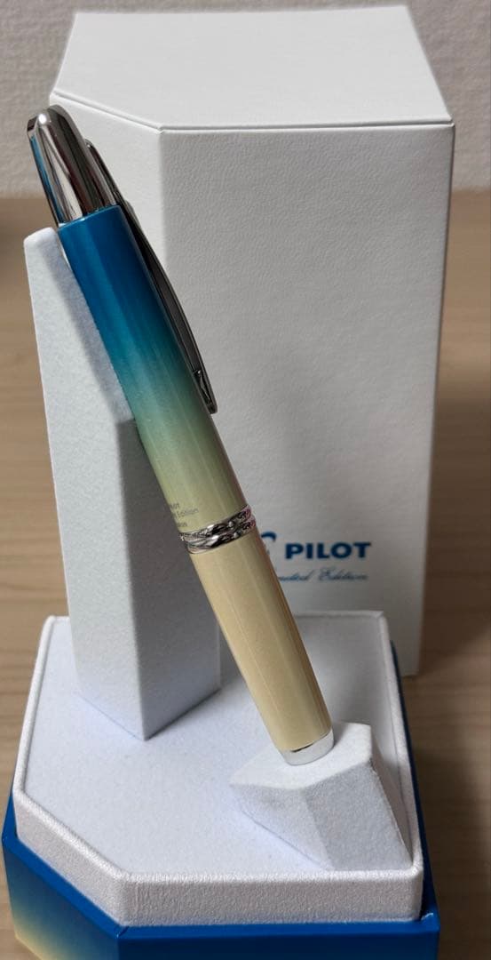 PILOT パイロット 万年筆 キャップレス 2024 限定 中字 M*1