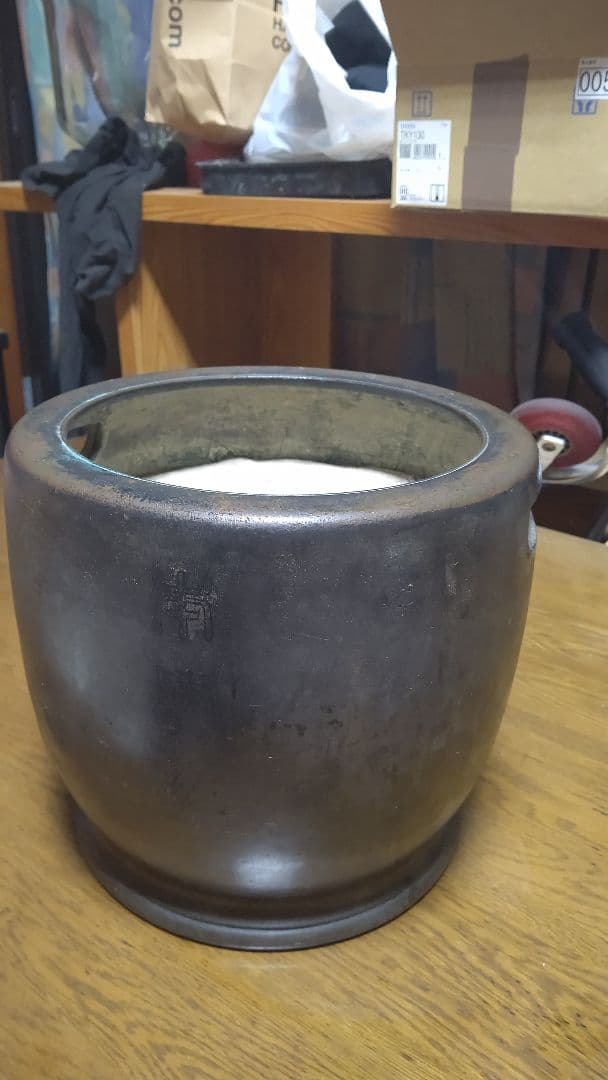 アンティークの火鉢です