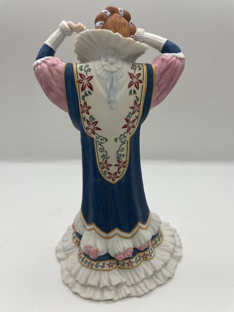 陶器製女性像 眠れる森の美女　紹介本つき