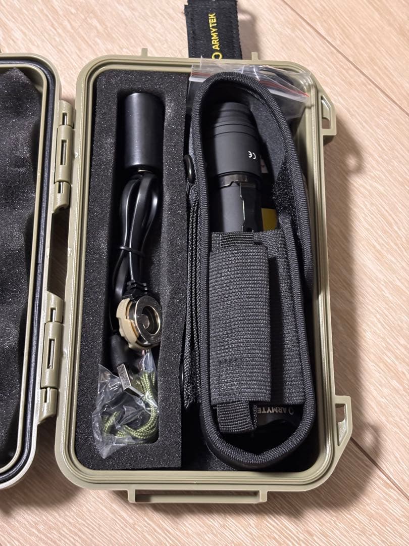 [カラス] Armytek Predator ProMax Sft-70