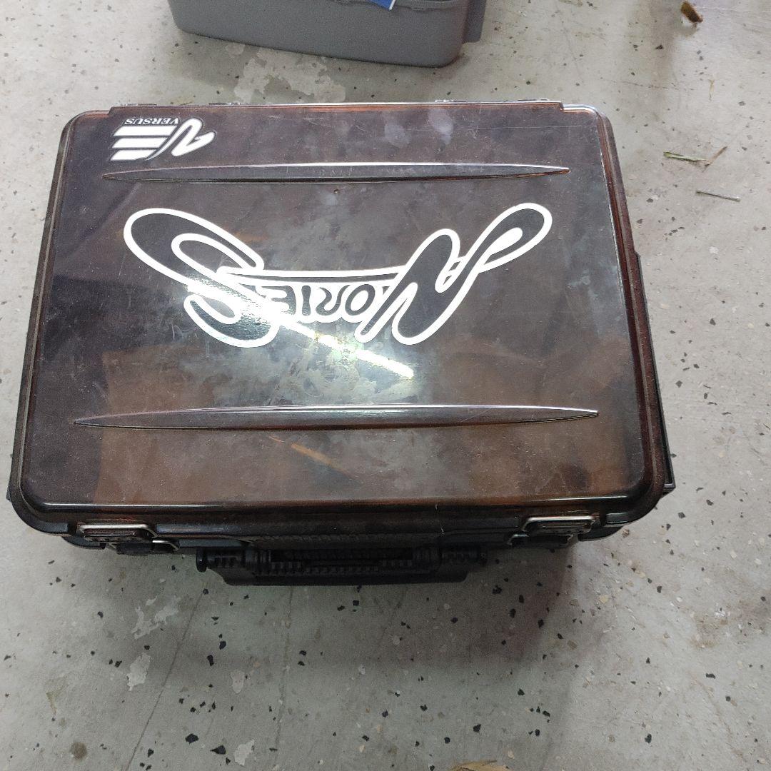 バスルアー　タックルボックス4つ　予備品　全て付けます　引退　レイドジャパン　等