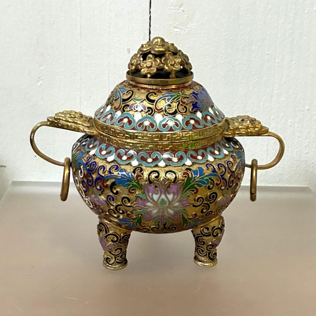 中国美術　三つ脚　七宝焼香炉　金彩唐蓮花紋　景泰藍　耳輪　獅子　アンティーク