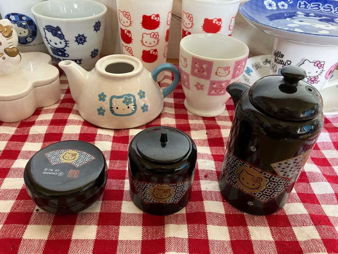 昭和レトロ　サンリオハローキティ　非売品　未使用　多数　ぬいぐるみ　食器　大量
