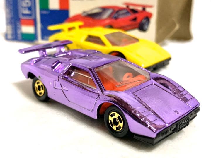 青箱トミカ　ランボルギーニＬP500S 二台セット　紫メッキ&黄色