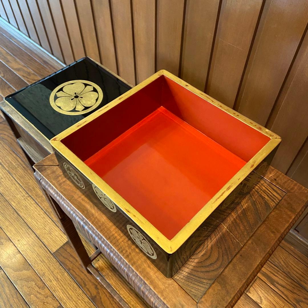 輪島塗　四段重箱　定紋八寸重箱　点彫り沈金　共箱付