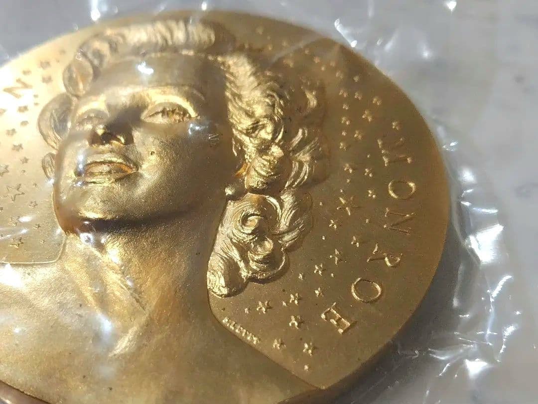 マリリン・モンロー メダルとポストカードセット