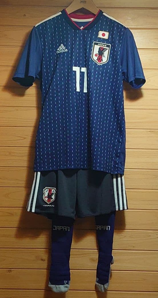 アディダスサッカー日本代表ユニフォーム　上シャツＬ、下パンツM＆ソックスセット