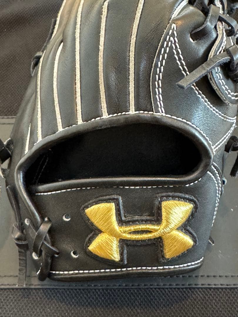 【美品】アンダーアーマー　野球硬式グラブ　外野手用　黒　(1300671）