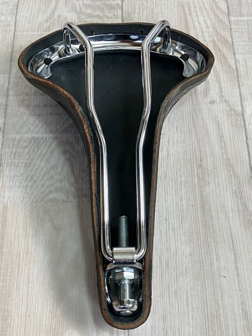 BROOKS ブルックス　限定　黒 レザーサドル 銅リベット付き　B84