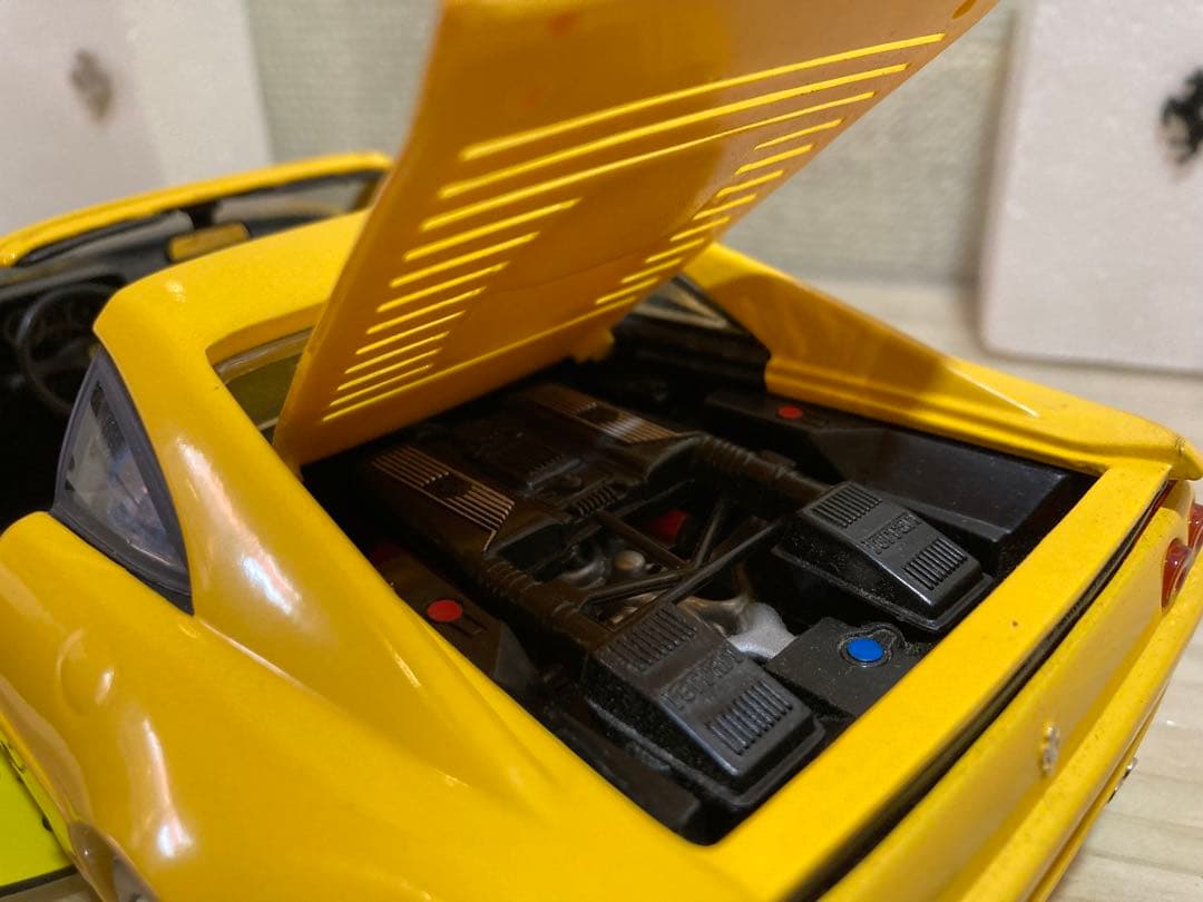 ミニカー FERRARI F 355 GTS 1:18