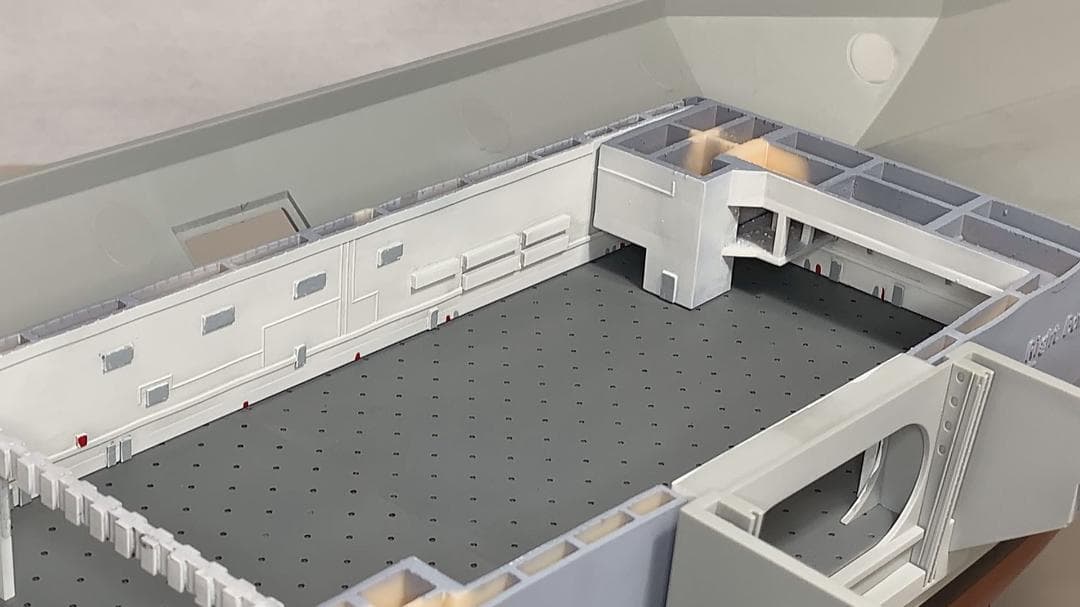 アメリカ海軍 空母 ジェラルド・R・フォード 1/350 格納庫 艦船模型