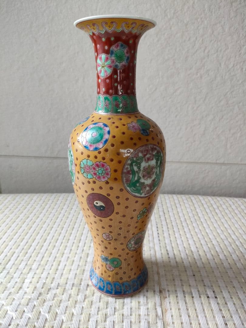 ●【中国美術】粉彩 黄地花文 瓶 景徳鎮製 赤絵 花瓶 清朝様式 骨董 古美術
