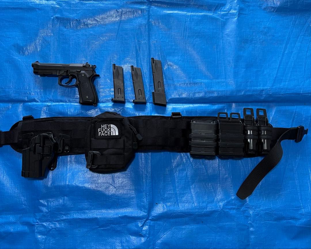 ベレッタ　ガスガン　ホルスター　ベルト　マガジン　セット