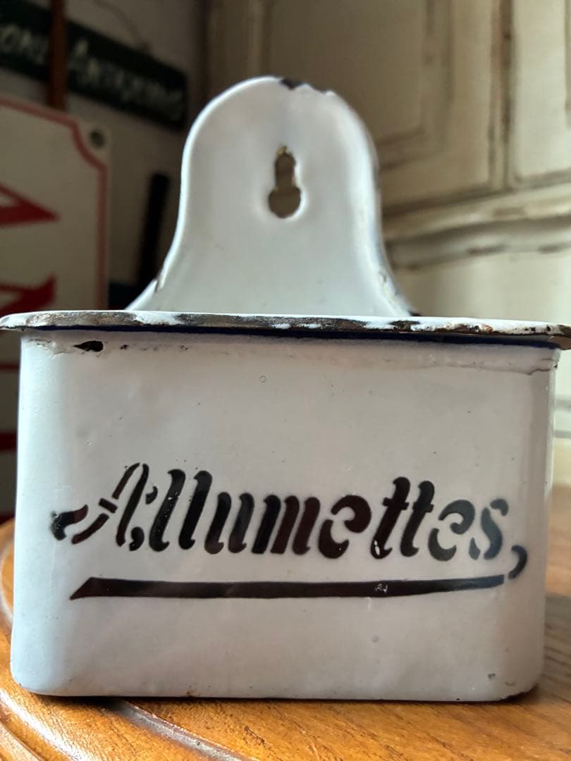 フランス　アンティーク　ホーロー　アリュメット缶　マッチ入れ　ホワイト　黒文字