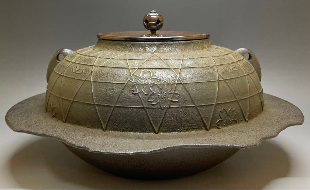 十二代　和田美之助　桜川透木釜　炉用透木　共箱　共布　共布(釜釻) W22