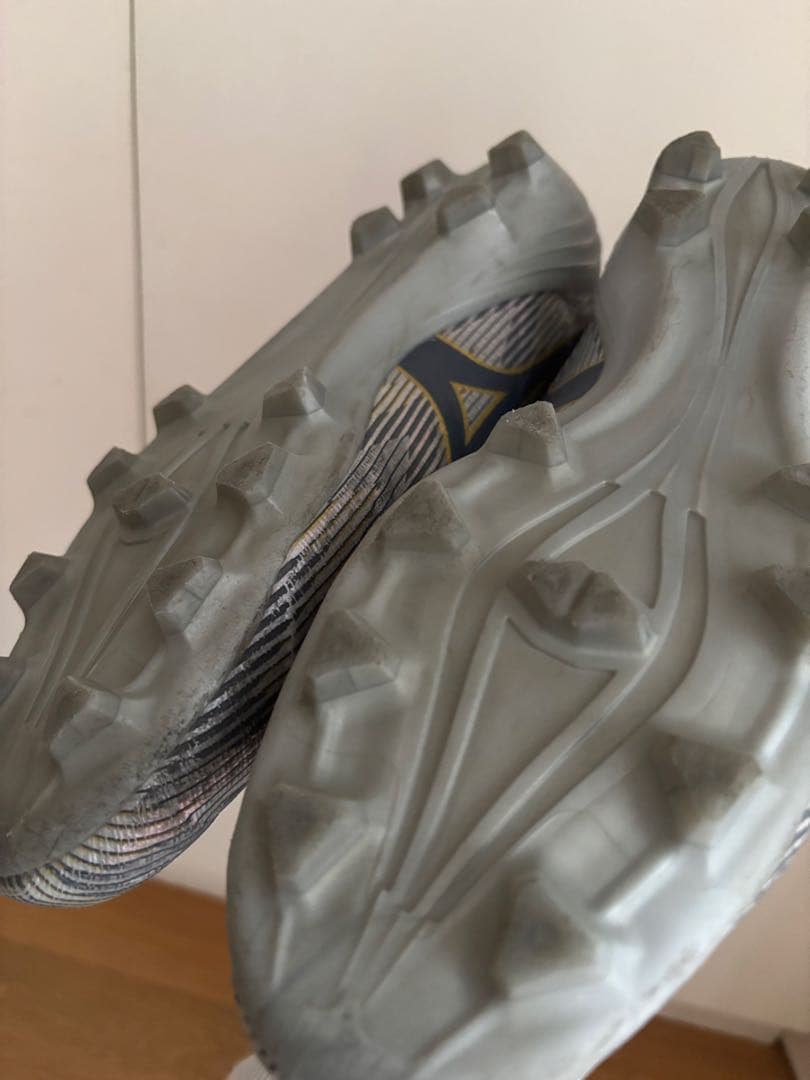 中古品　27.0㎝　MIZUNO アルファ2 Pro サッカースパイクシルバー