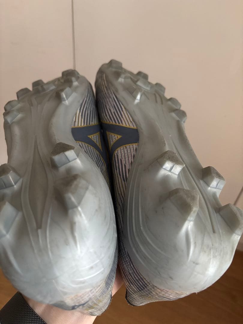 中古品　27.0㎝　MIZUNO アルファ2 Pro サッカースパイクシルバー