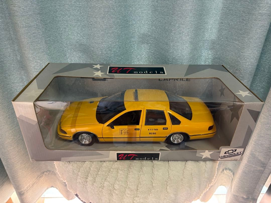 UT models 1/18 シボレー カプリス NYC タクシー 未開封