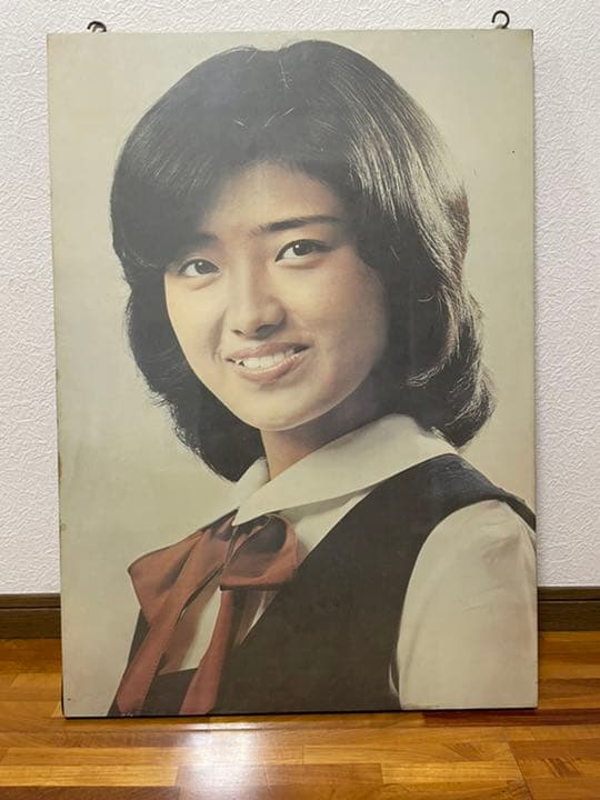 山口百恵　フック付き壁掛け　レア