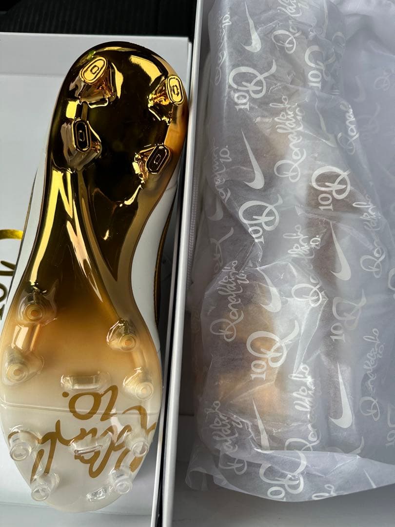 Ronaldinho × Nike Tiempo Legend