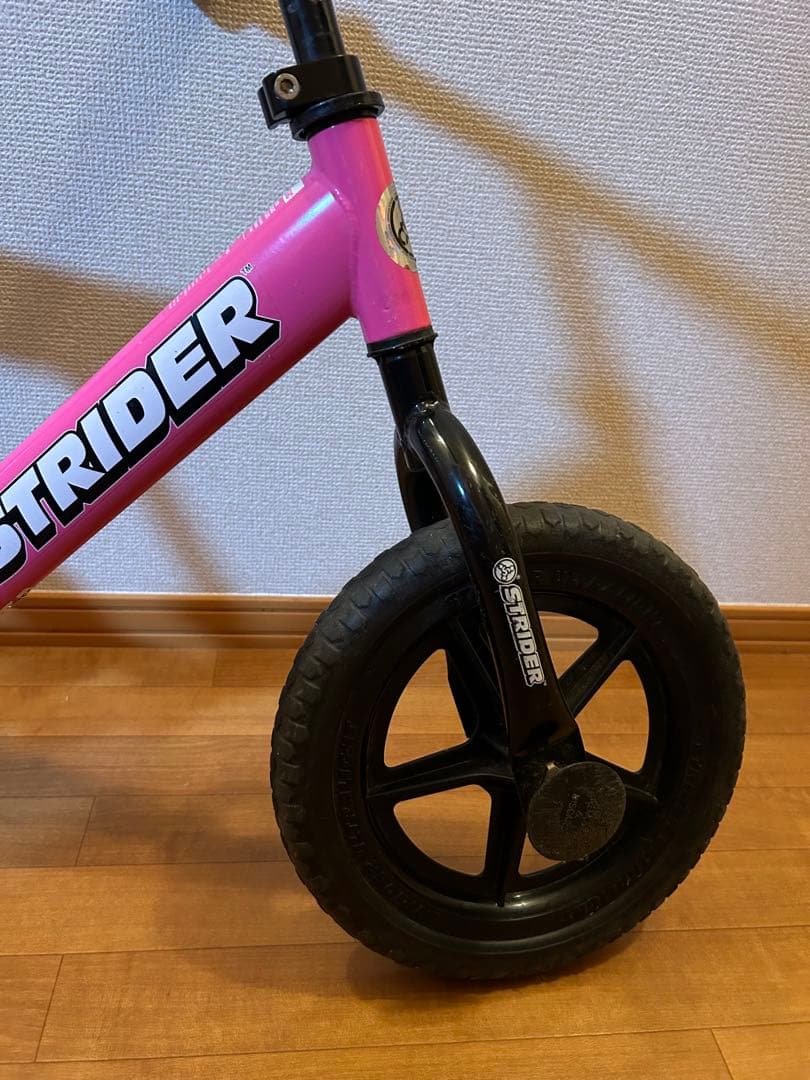 STRIDER バランスバイク ピンク 12インチ　クッション性のあるサドル