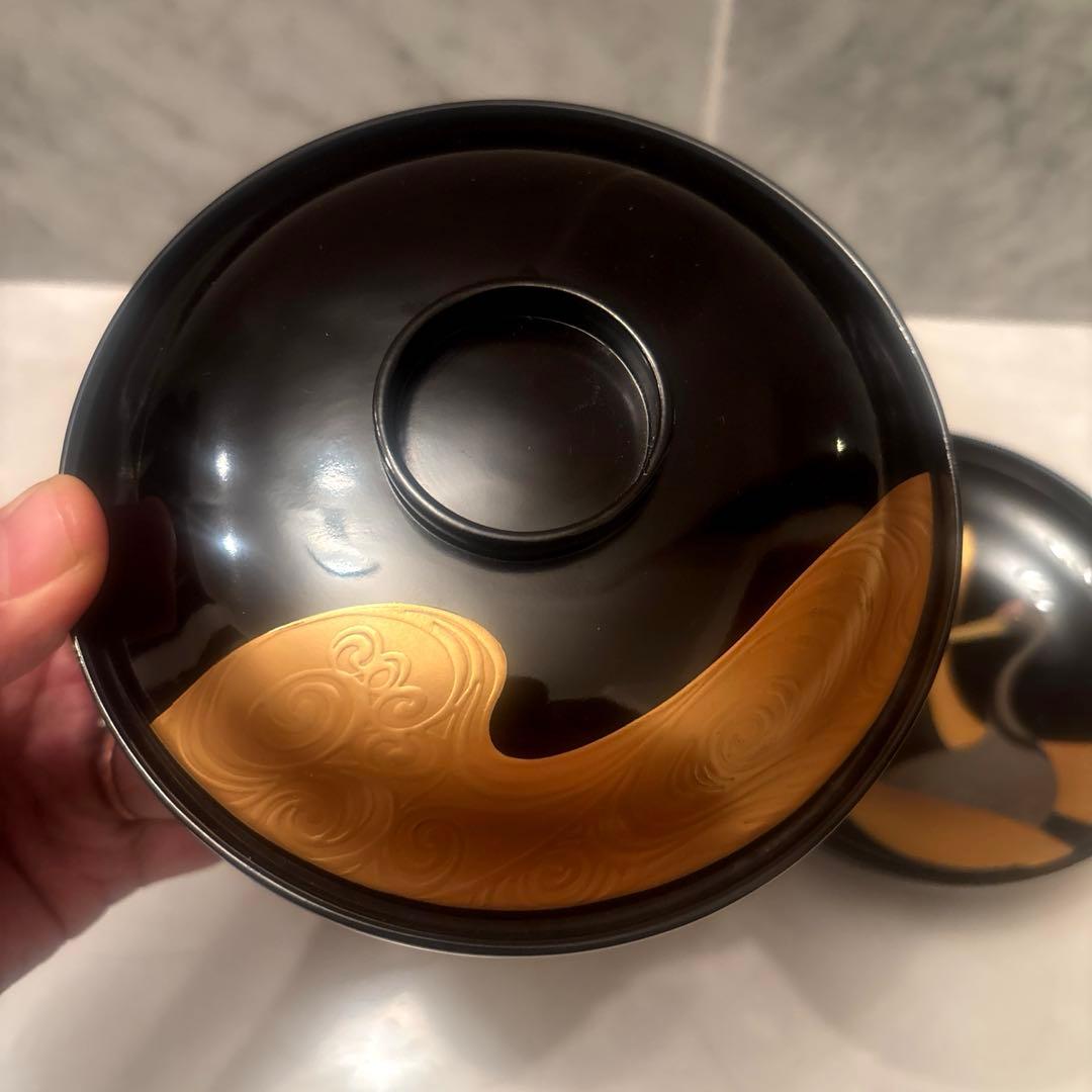 分厚い金彩で日本画のように美しい鶴の絢爛豪華な木製輪島漆塗りお椀2客