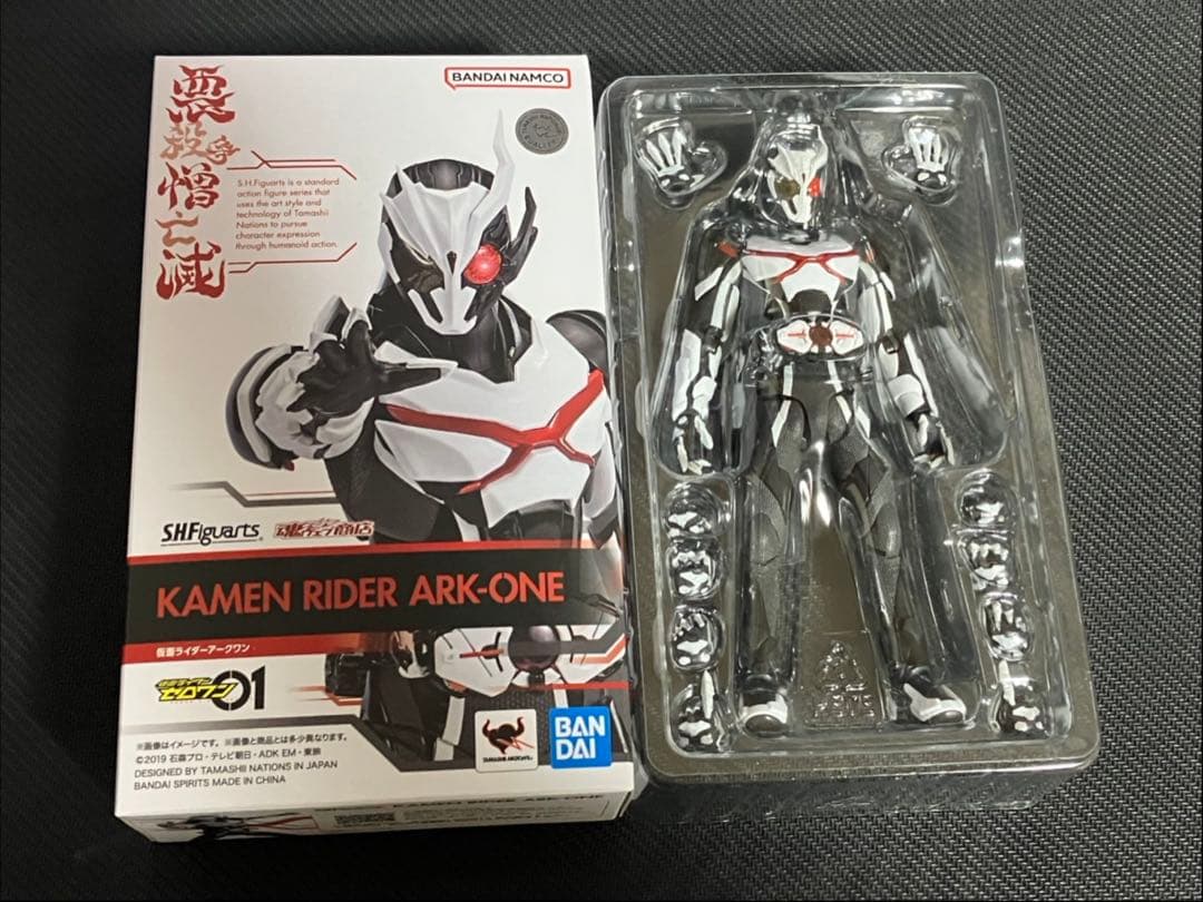 S.H.Figuarts 仮面ライダーアークワン　仮面ライダーゼロワン　バンダイ