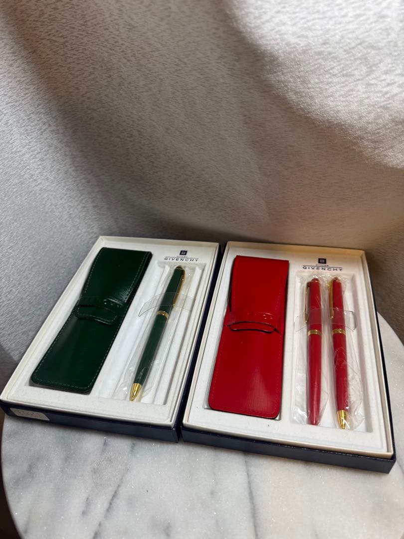 Givenchy 記念ギフトセット　赤＆緑　未使用保存品