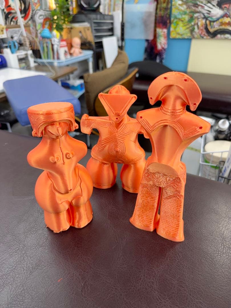 オレンジ色の国宝縄文土偶のレプリカ、3体セット、