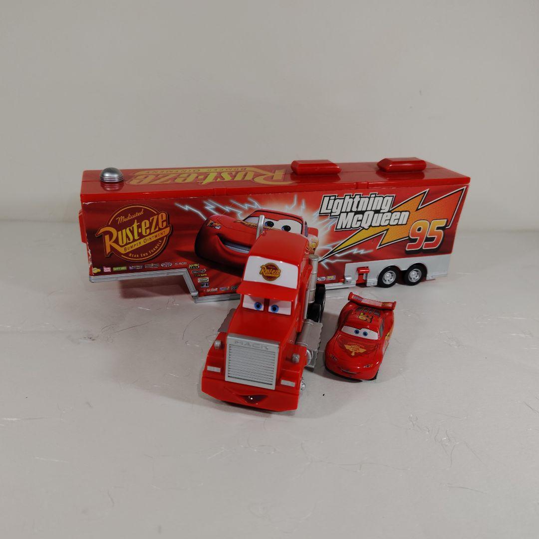 トミカ　カーズラジエータースプリングス＆トレーラマック