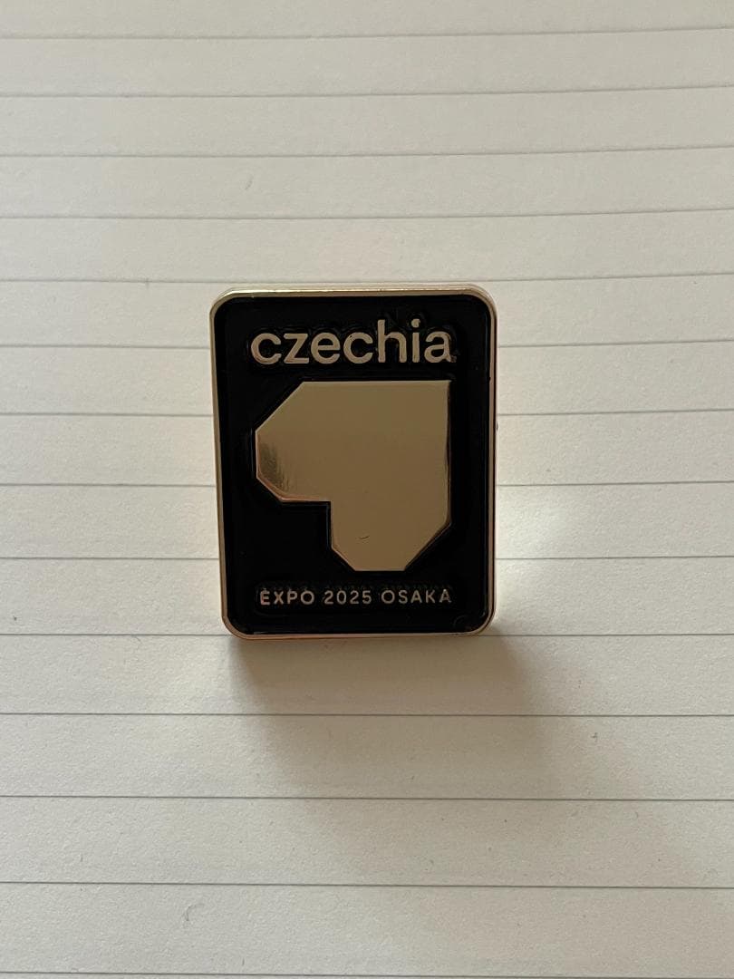 【非売品】一番珍しい万博のチェコ館黒・金色ピンバッジ