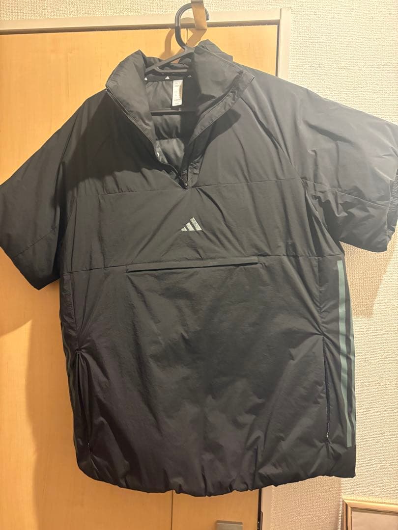 adidasゴルフ　半袖ダウンジャケット