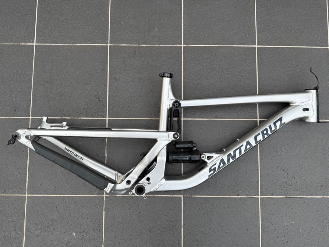 Santa Cruz Bronson V3 AL 2019 M シルバー送料込み