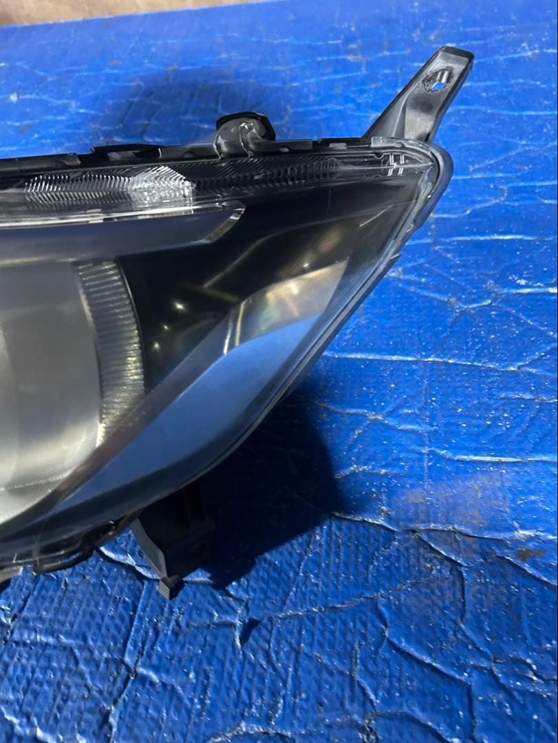 日産　デイズ　B21W ヘッドライトHID 助手席側