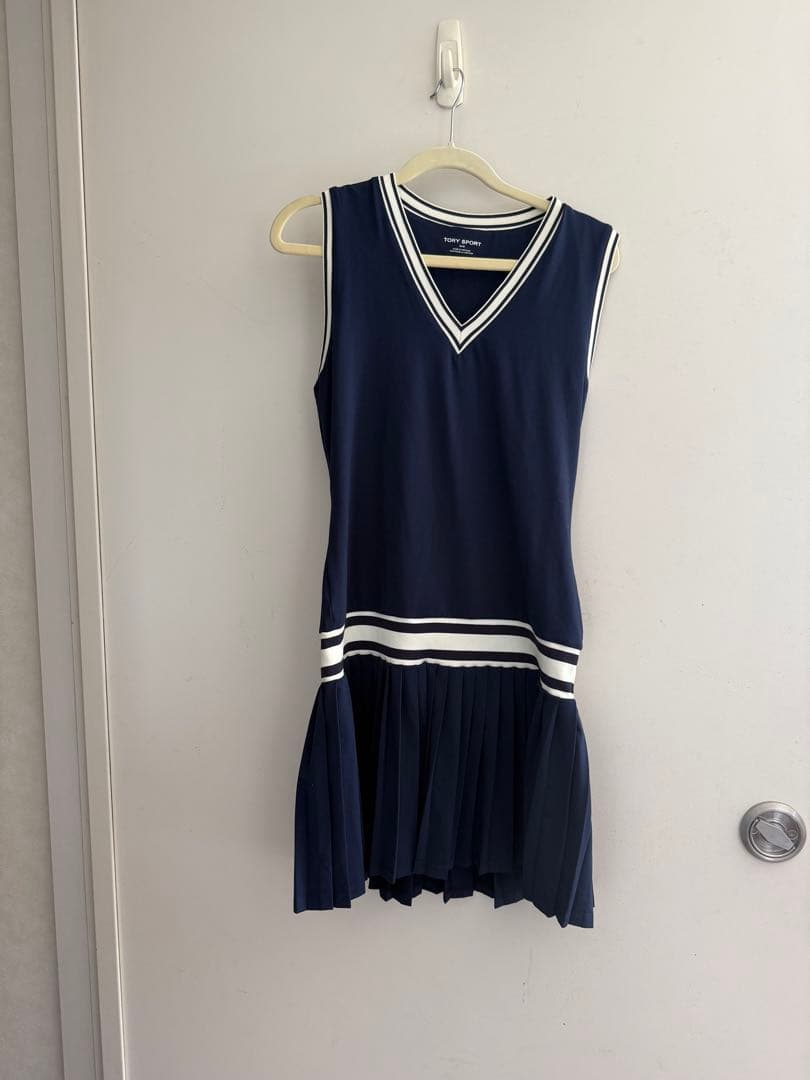 新品トリースポーツ　テニスゴルフワンピース　トリーバーチ