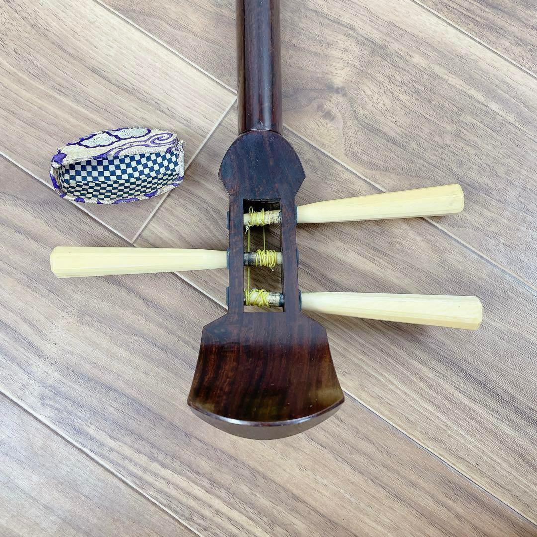 三味線 トチ紅木 綾杉胴 細棹 一本溝 猫皮 天然素材糸巻き 和楽器