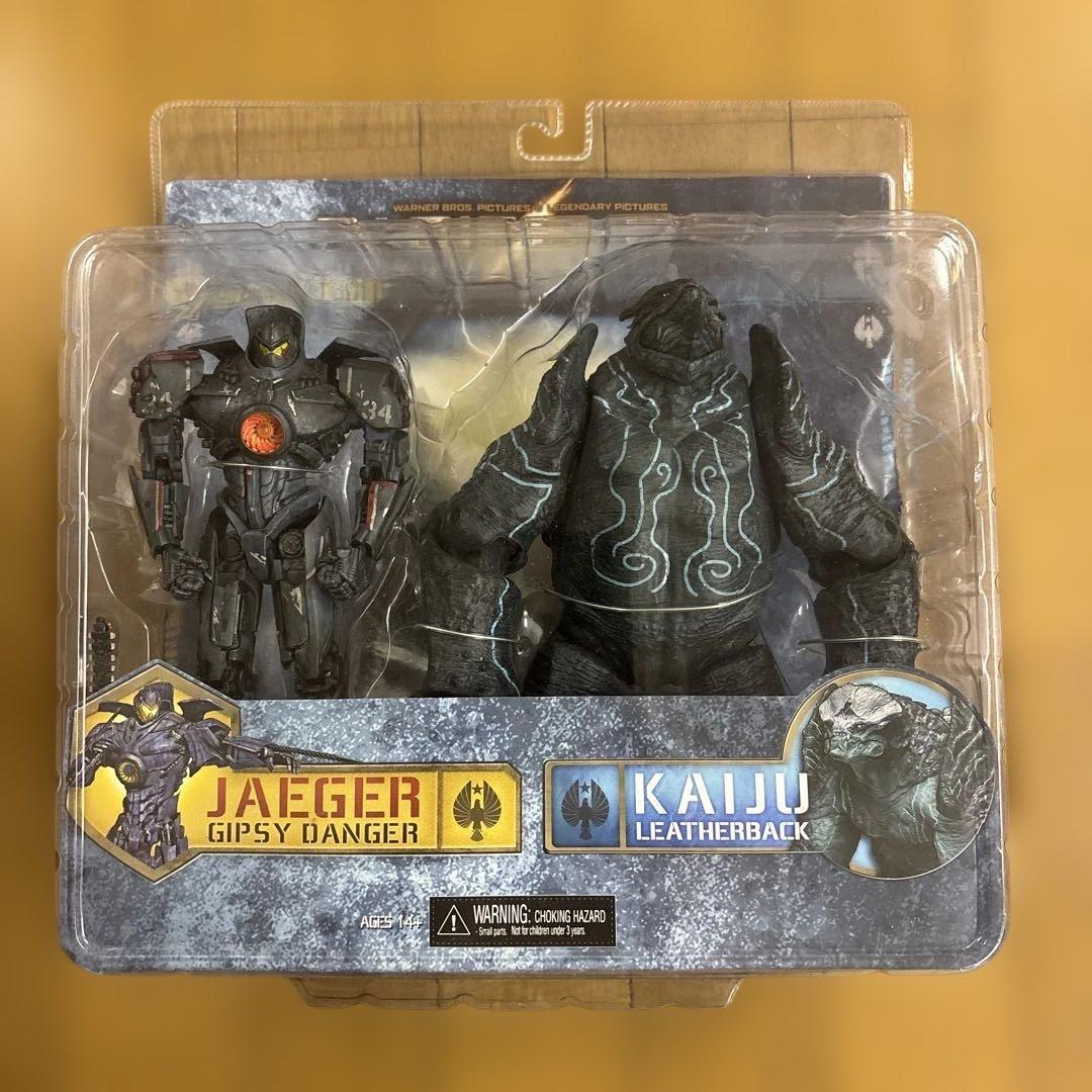 特撮 PACIFIC RIM GIPSY DANGER & LEATHERBACK