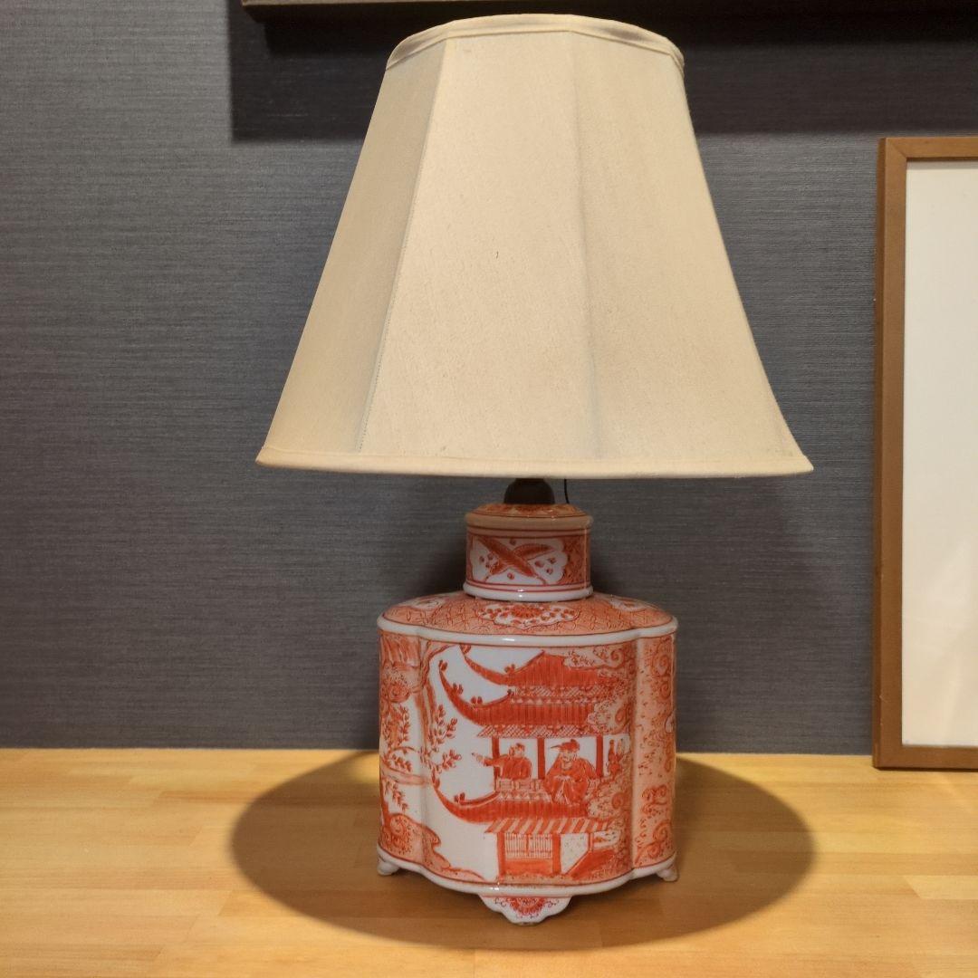 オレンジとホワイトの陶器製テーブルランプ