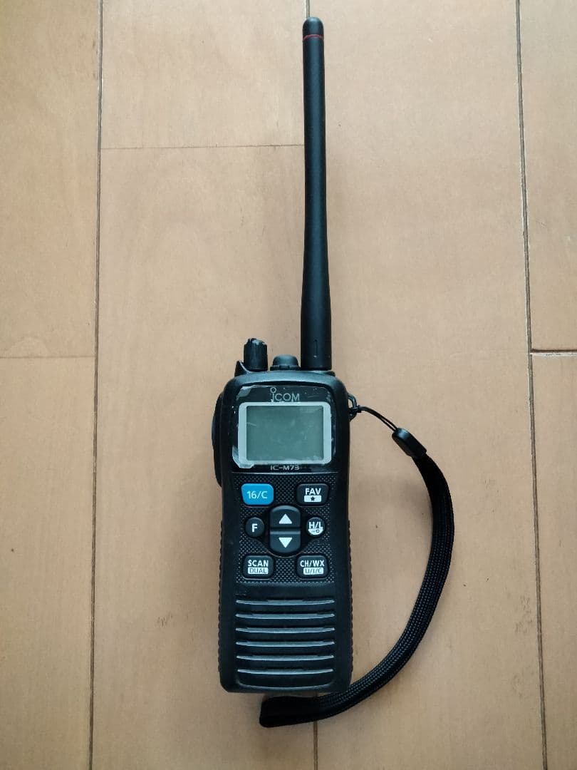 ICOM IC-M73J トランシーバー 充電器とシガーソケット電源ケーブル付き