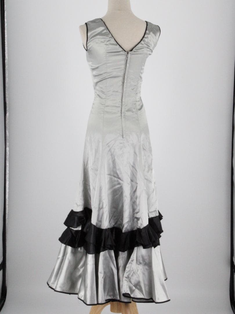 【美品 フラメンコ衣装】光沢シルバーグレー×ブラック ドレス 胸パット付き
