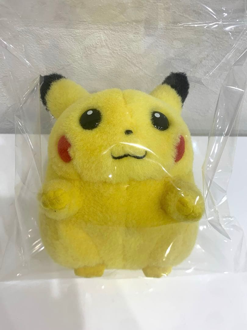 ピカチュウ　ぬいぐるみ　タカラトミー　TOMY
